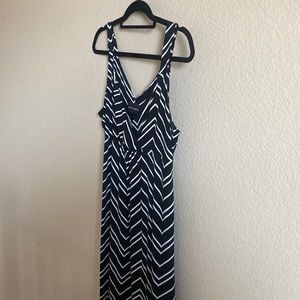 Black and white maxi dress sleeveless.